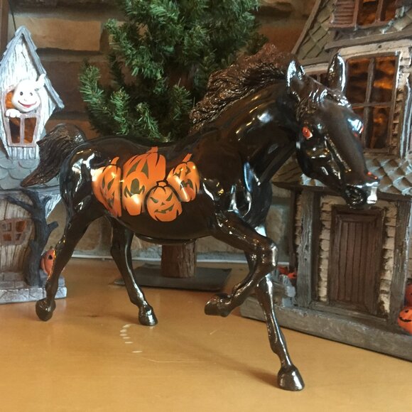 MINT Breyer Retired Limited Edition Halloween Horse Series: 2006 “Illuminati” - Picture 7 of 14